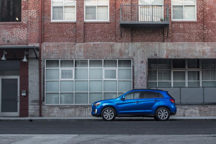  Mitsubishi Outlander Sport SE 2014 года  (фото 4 из 9)